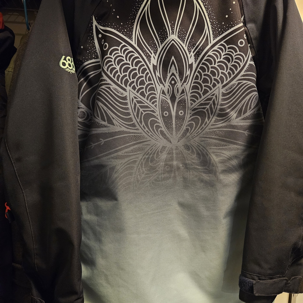 686 Waterproof Breathable Jacket - Picture 3 of 8